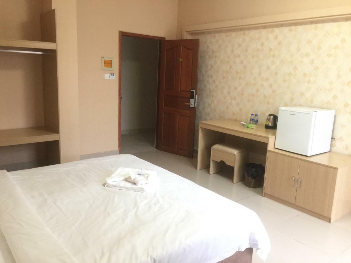 Golden Rooster Hotel Σίχανουκβιλ Εξωτερικό φωτογραφία